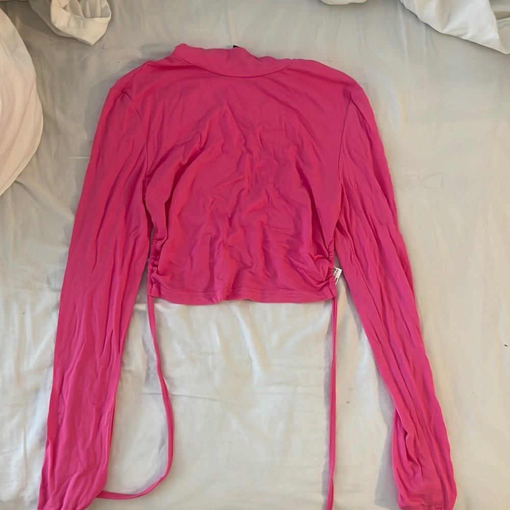Long sleeve cropped pink top